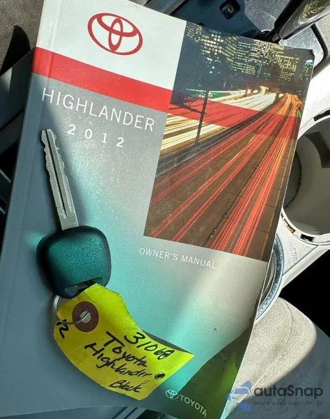 2012 Toyota Highlander Base из США, поврежденный, VIN 5TDBK3EH6CS123953